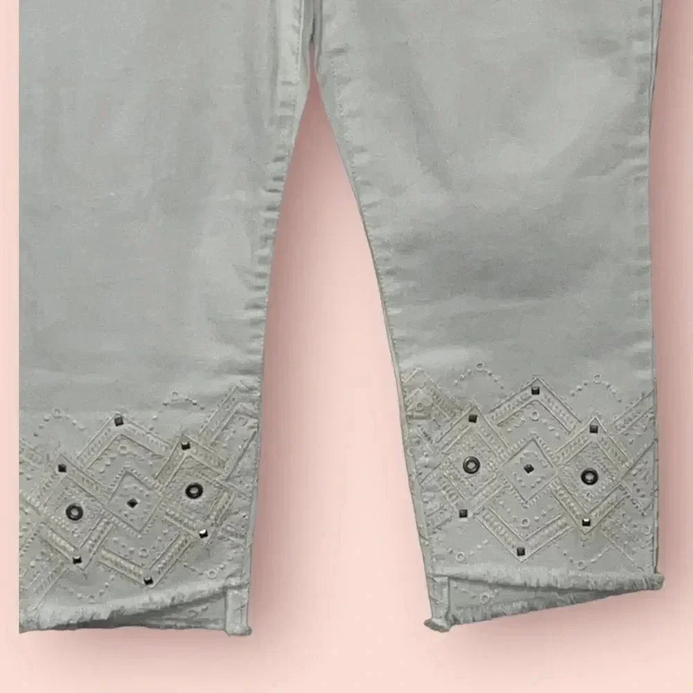 Bandolino size 10P stretch curvy white denim capris with embellished ankles NWT - Picture 3 of 15